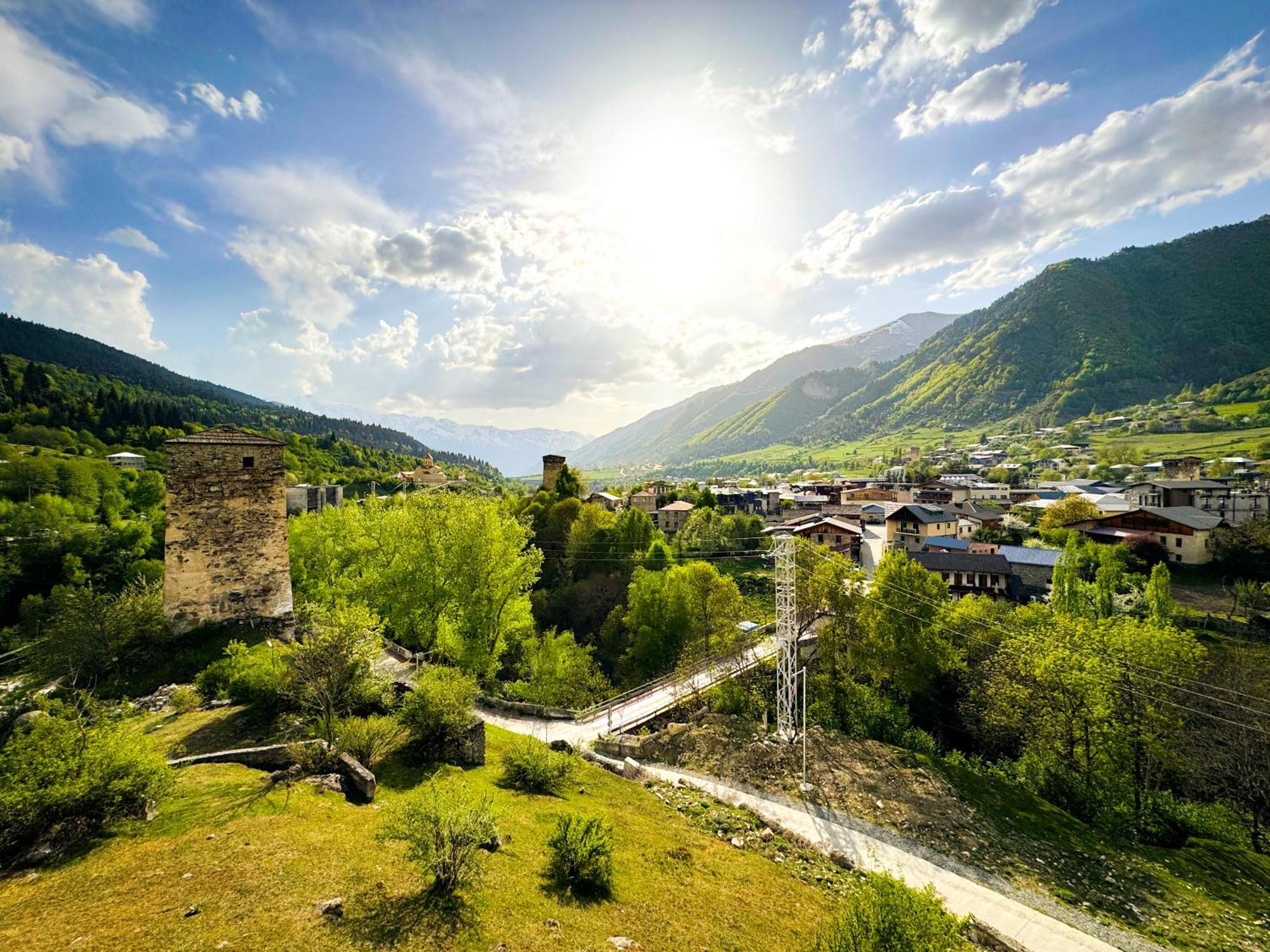 Mestiakhedi Buitenkant foto