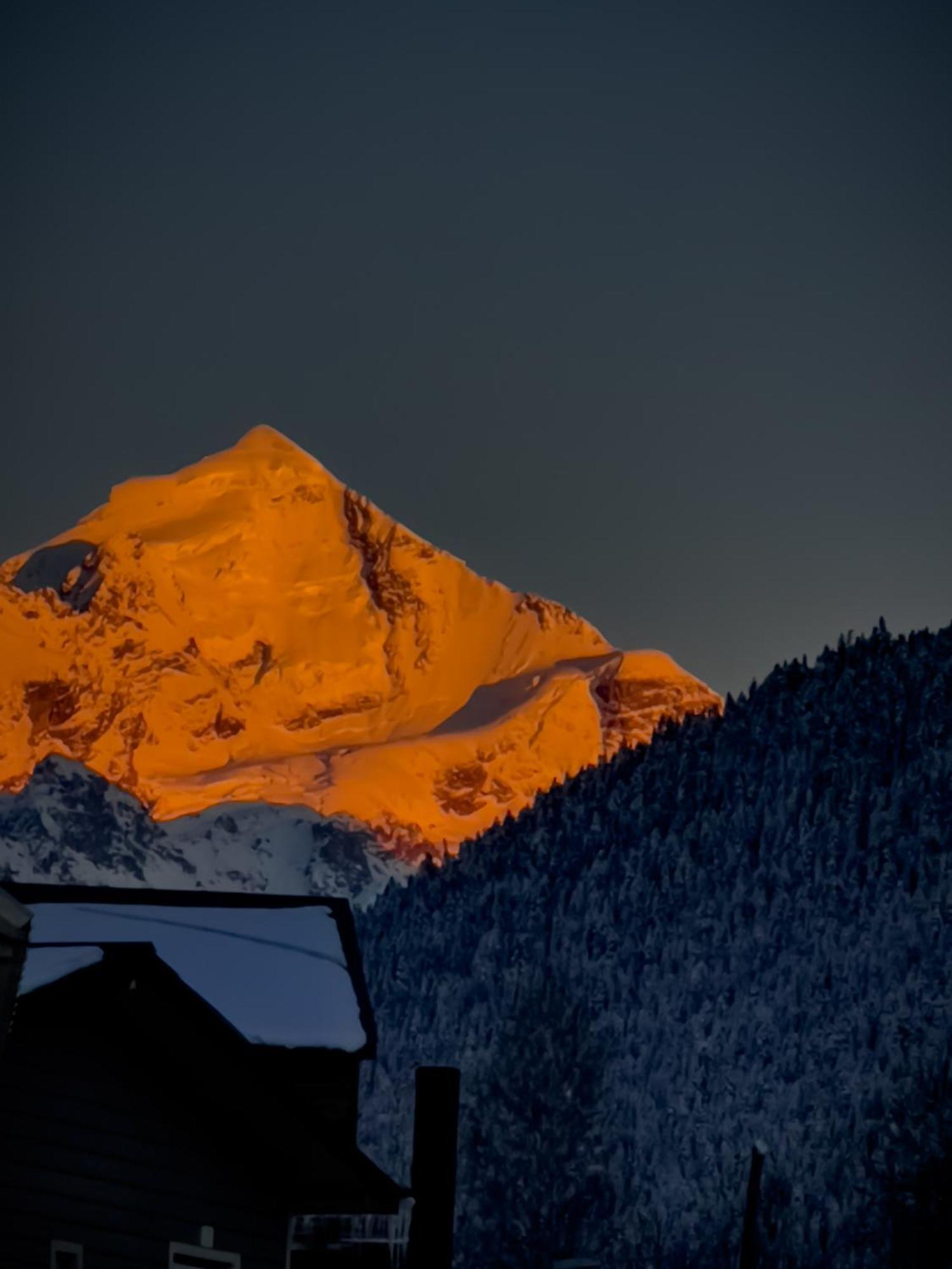 Mestiakhedi Buitenkant foto
