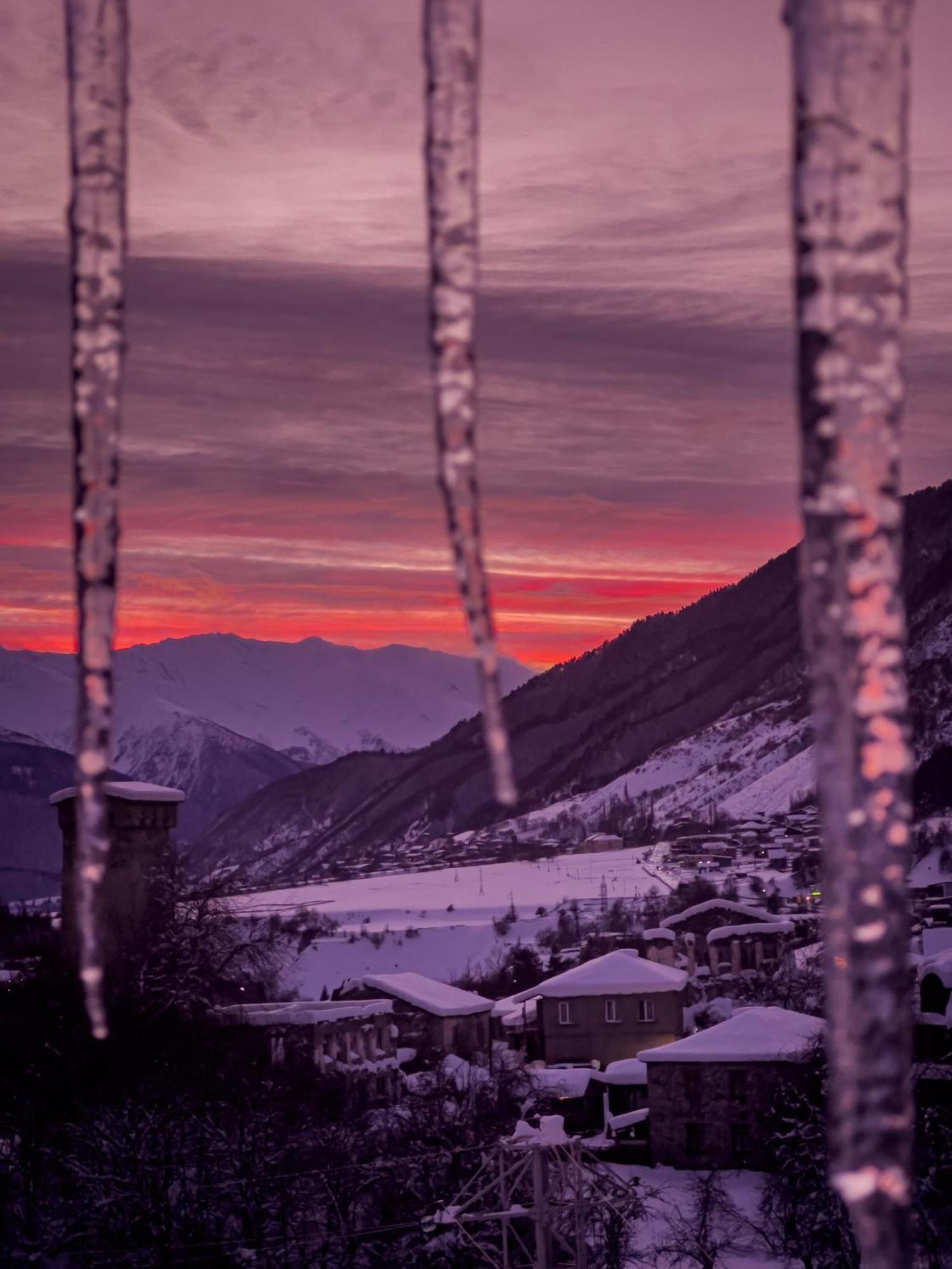 Mestiakhedi Buitenkant foto