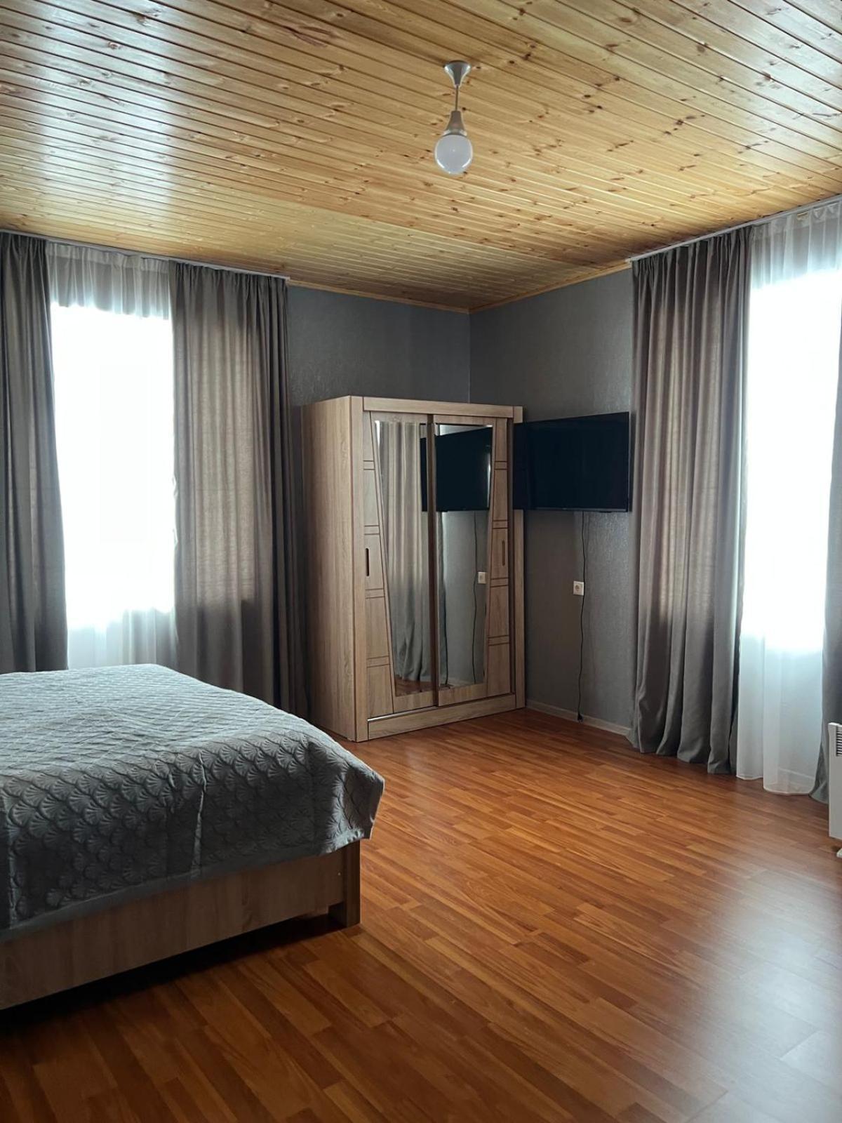 Mestiakhedi Buitenkant foto