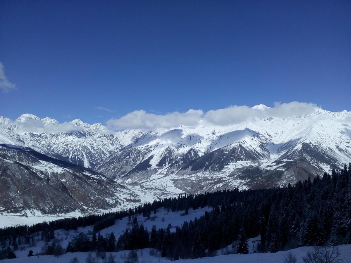 Mestiakhedi Buitenkant foto